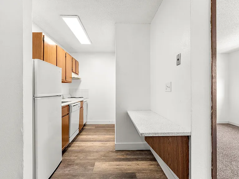 South Street Apartments — Photo 30