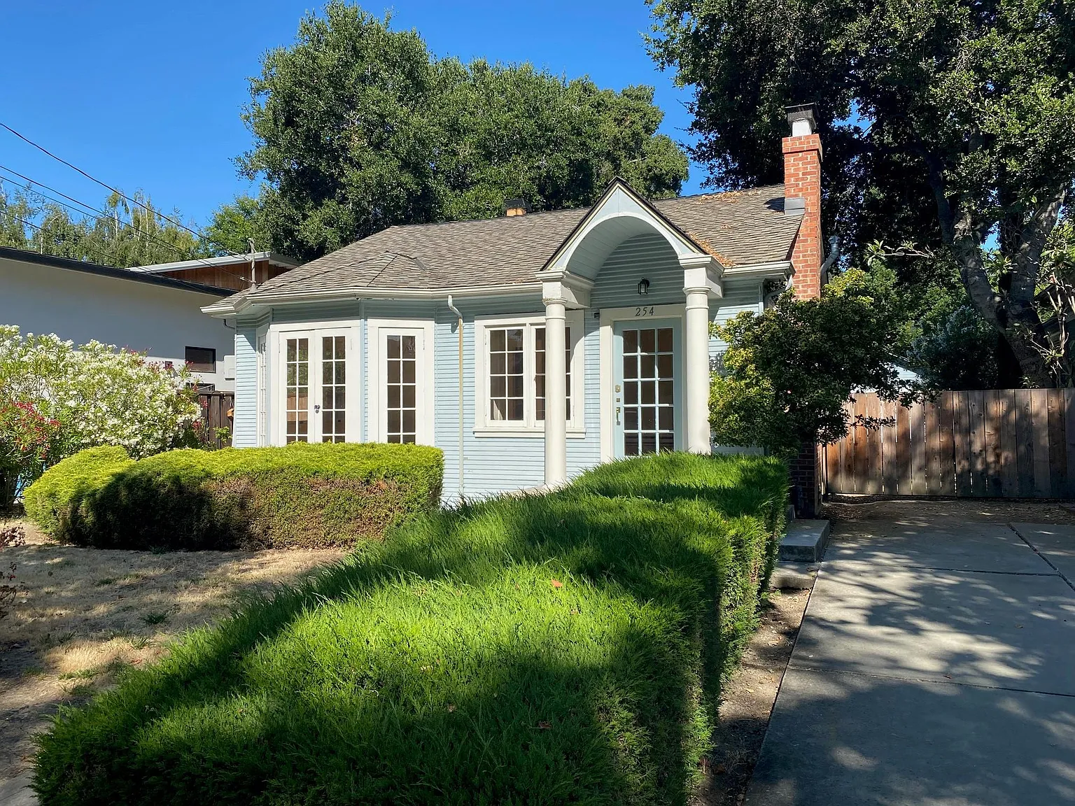 254 Oxford Ave — Photo 1