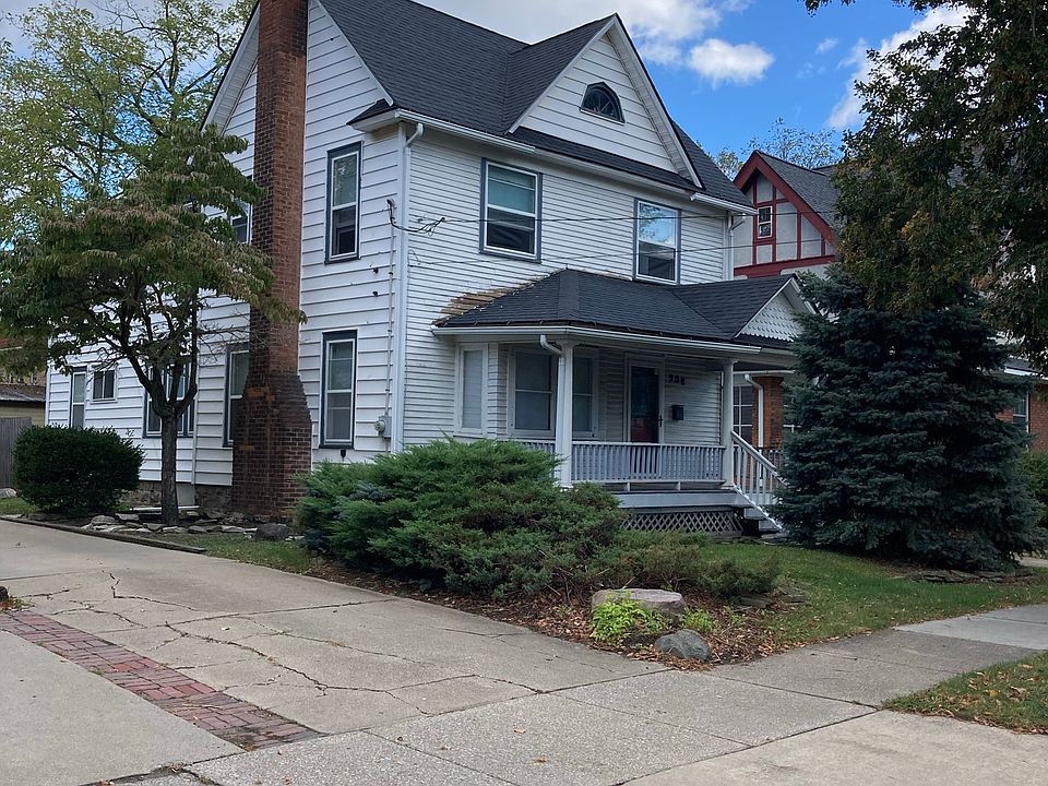 1st image of 902 W Lovell St