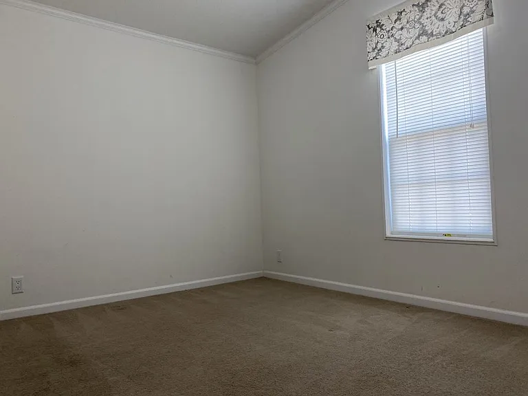 280 Queen Mary Loop #33 — Photo 14