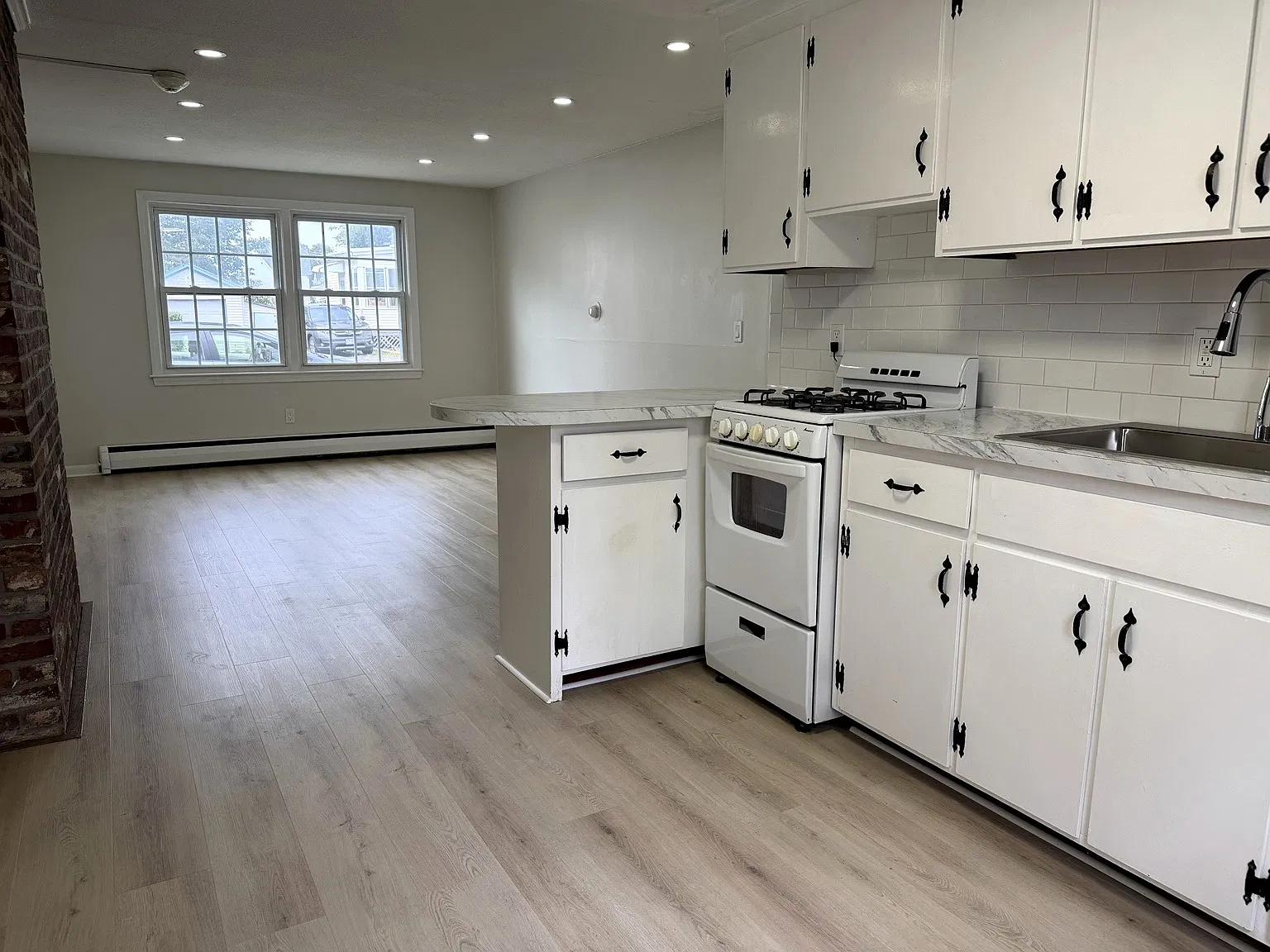 2 bed, 750 sqft, $2,000 — Photo 3
