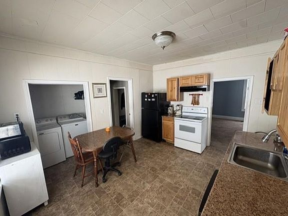 3rd image of 824 Warsaw Ave