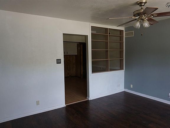 3rd image of 324 Bluebonnet Dr