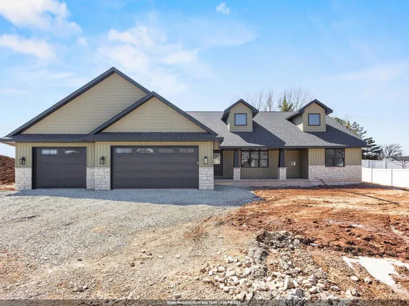 3370 Largo Ridge Ct, Green Bay, WI 54311