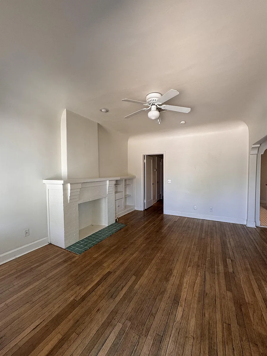Building Photo - 809 E Garfield St #1