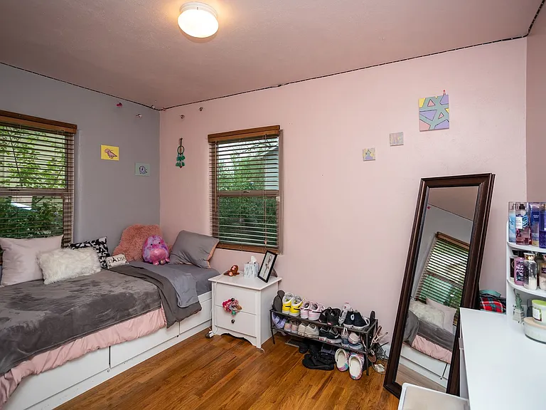922 E High St — Photo 13