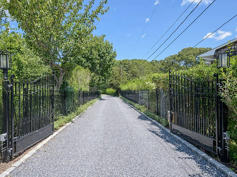 55 Shinnecock Rd #A — Photo 16
