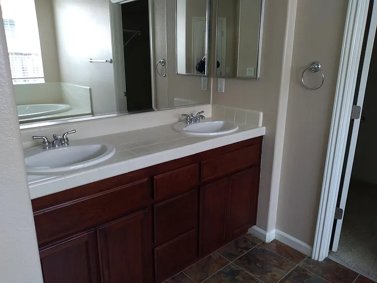1154 Scheidegger Cir — Photo 5