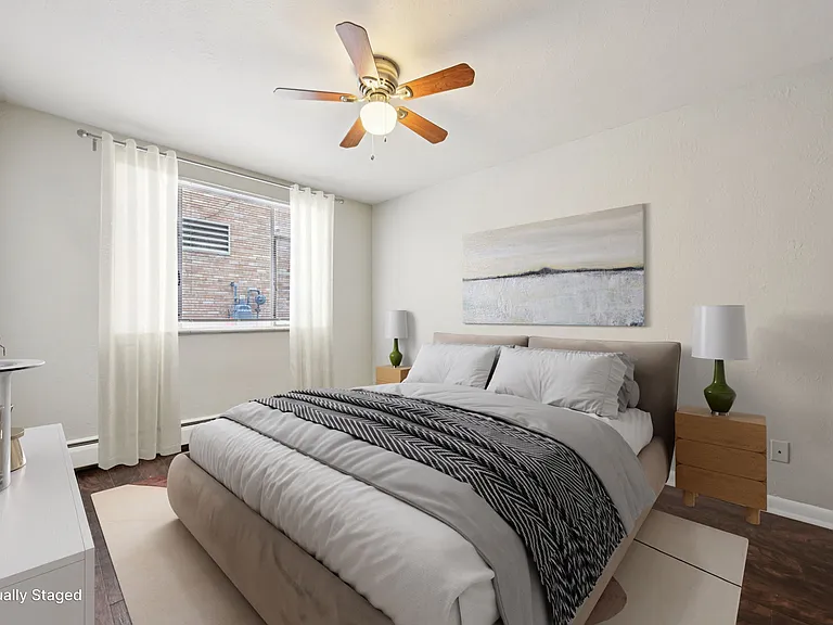 Admiral Apartments — Photo 15