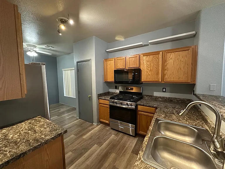 2562 Land Rush Dr — Photo 22