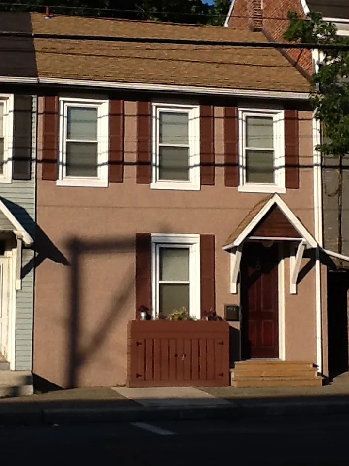 20 E Main St photo 1