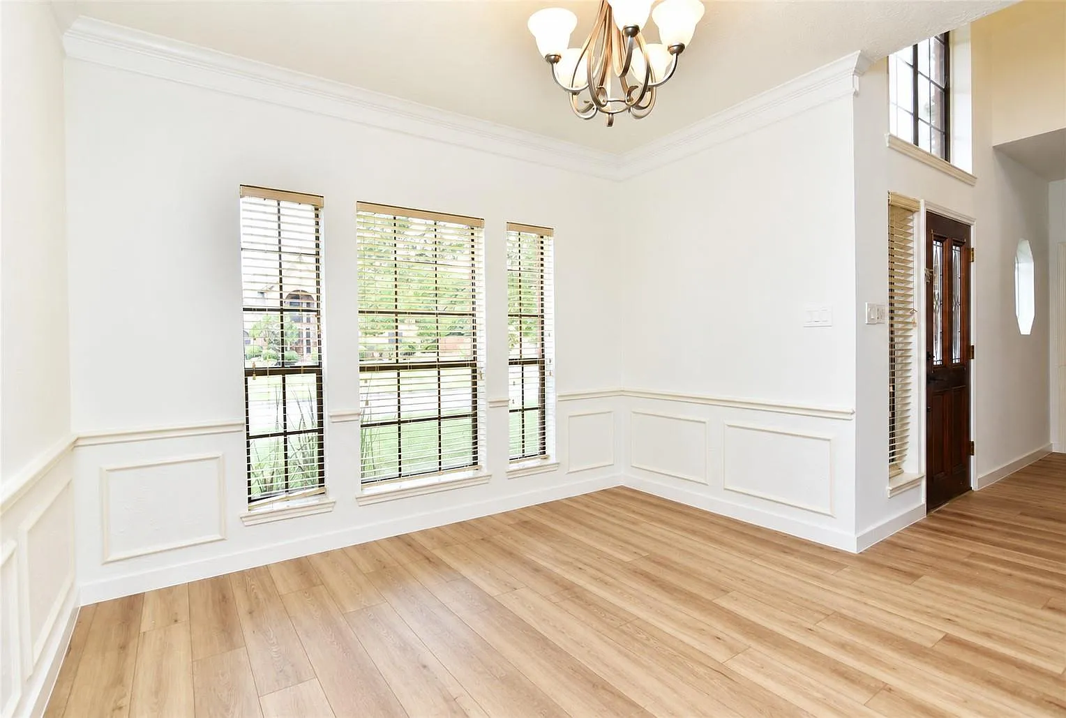 4 bed, 2.5 bath, 2438 sqft, $2,800 — Photo 4