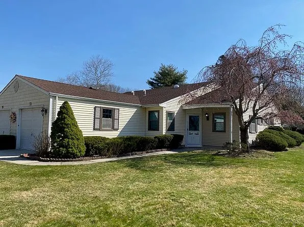 72 Knolls Dr #72, Stony Brook, NY 11790