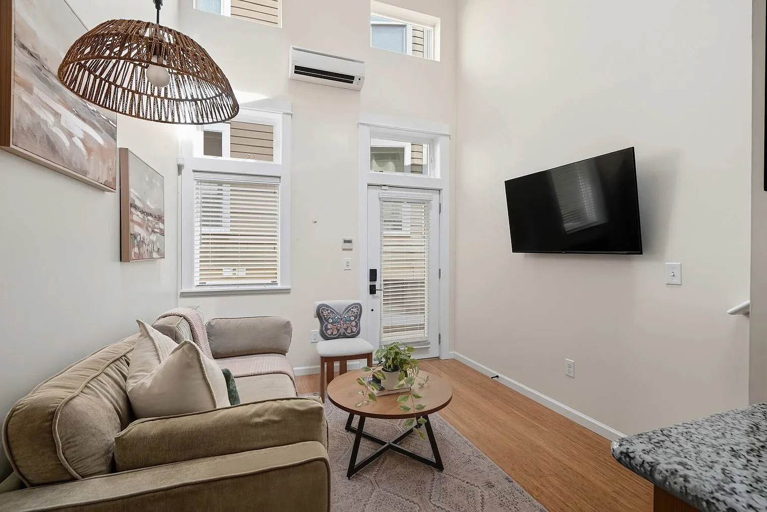 2 bed, 1.0 bath, 548 sqft, $3,888 — Photo 4