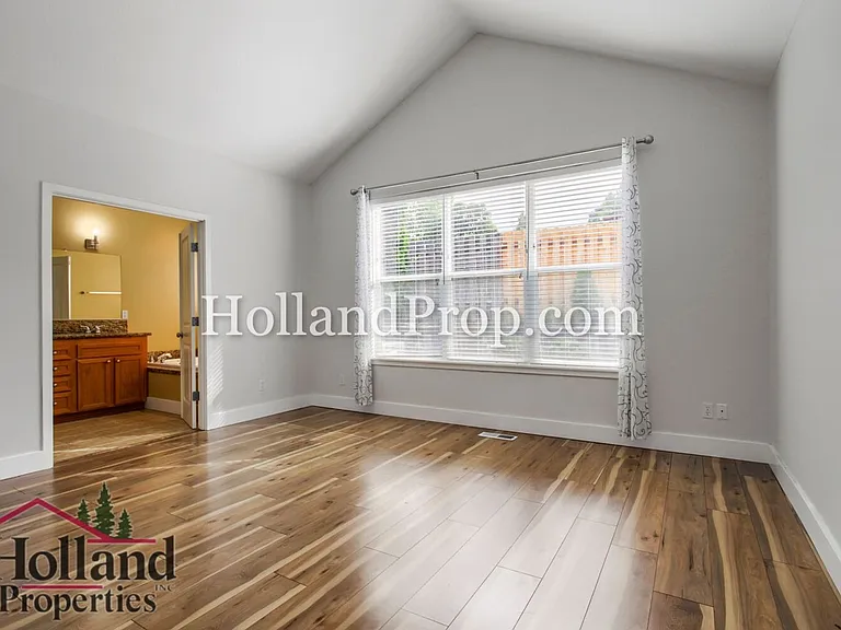 4859 SE Vintage Pl — Photo 12