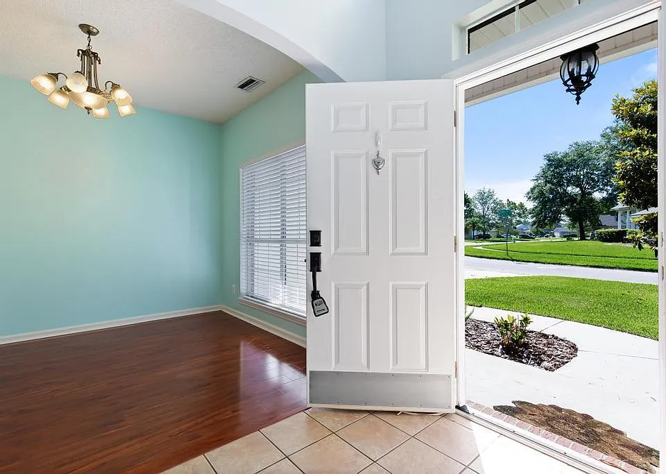 13480 Gallant Fox Cir W
