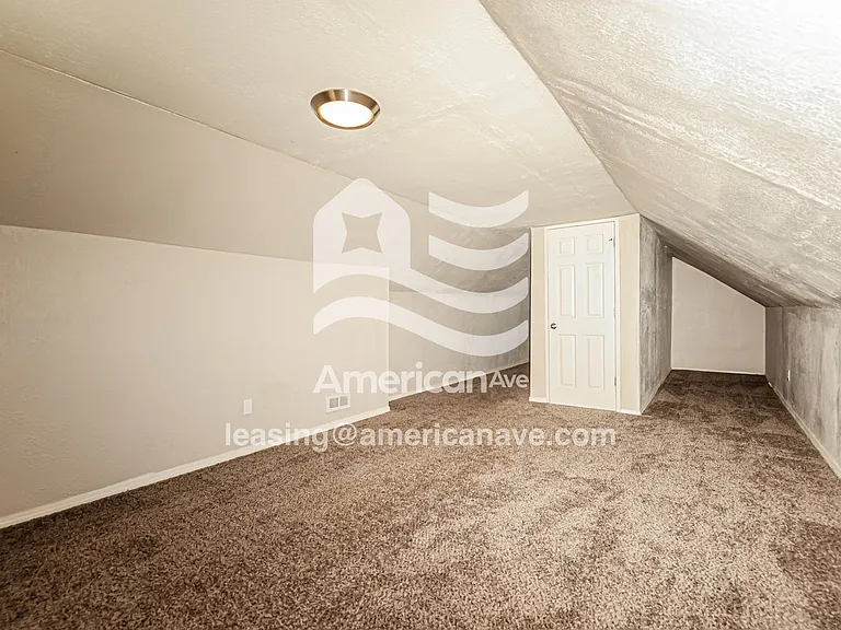 1097093_011_bedroom_12.jpg