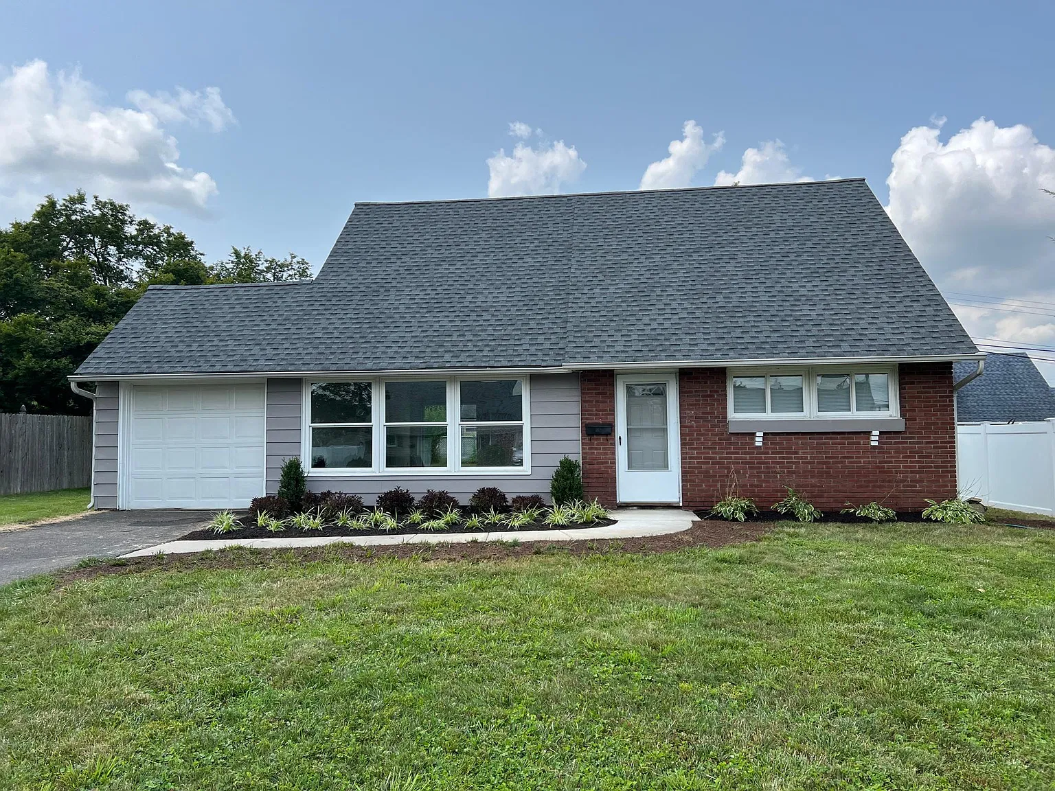 4 bed, 1275 sqft, $2,550 — Photo 1
