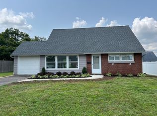 23 Hearth Rd, Levittown, PA 19056