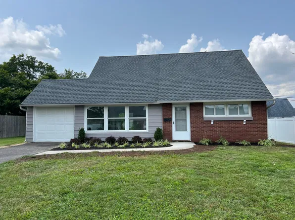 23 Hearth Rd, Levittown, PA 19056