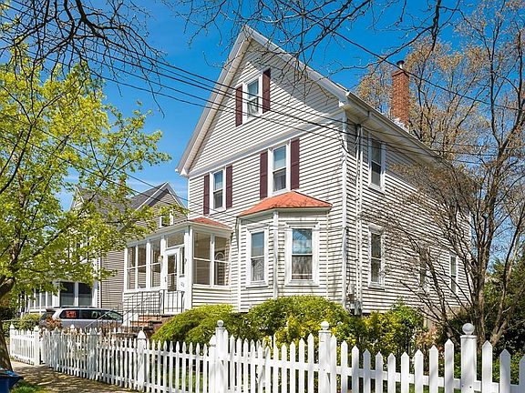 2nd image of 122 Franklin Ave