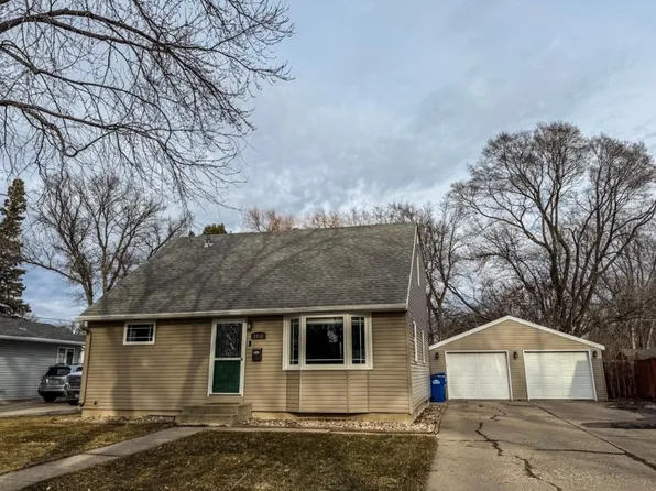 1810 15th St S, Fargo, ND 58103