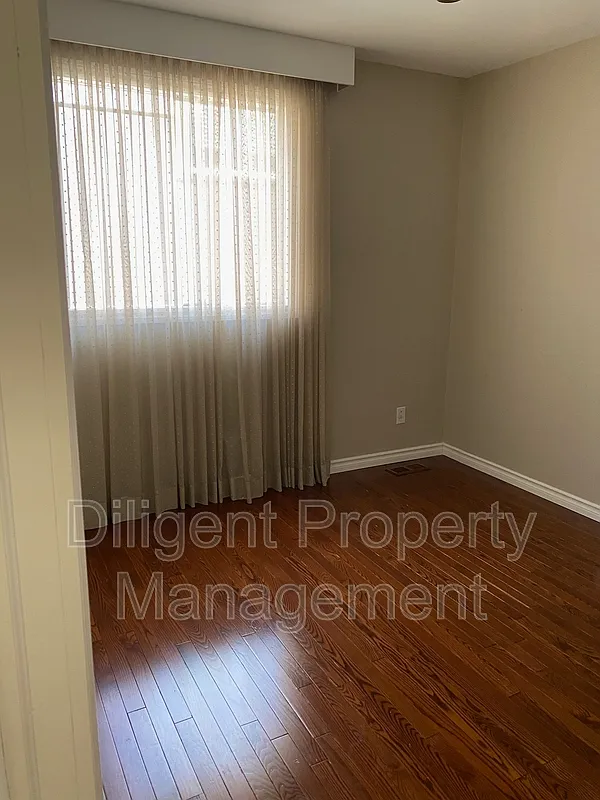 2 bed, 3.0 bath, $700 — Photo 4