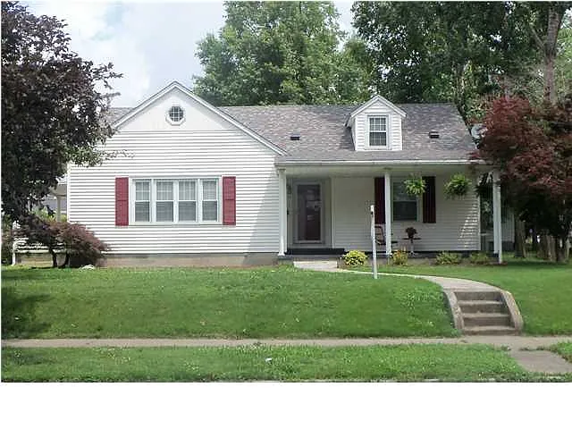 904 E Walnut St photo 1