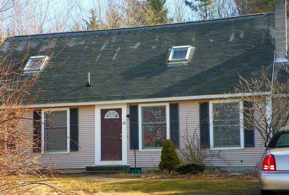 2nd image of 28 Carriage Ln