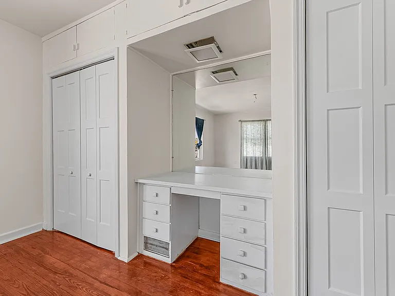1008 Strawbridge — Photo 34