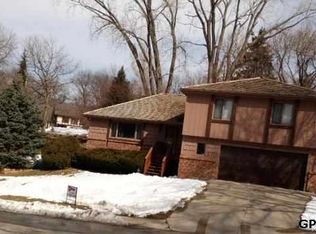 607 Laurel Dr, Bellevue, NE 68005