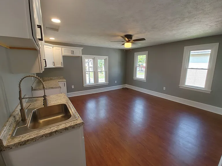 1101 S Main Street — Photo 4