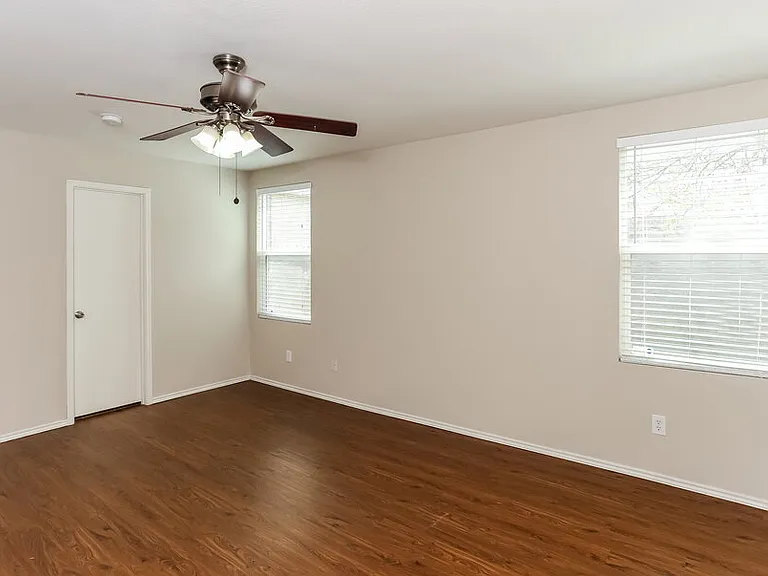 1421 Krista Dr — Photo 9