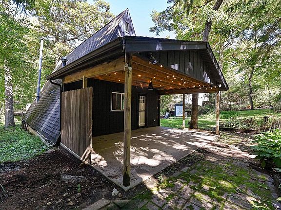 3rd image of 29824 Greenleaf DRIVE