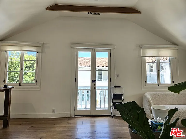 212 S Muirfield Rd — Photo 17