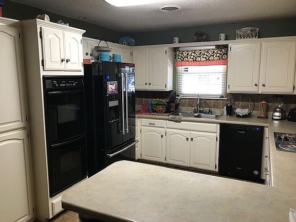 4th image of 107 Pecan St