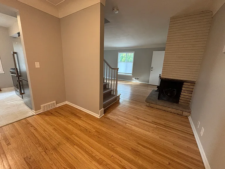 2119-21 50th St W — Photo 13