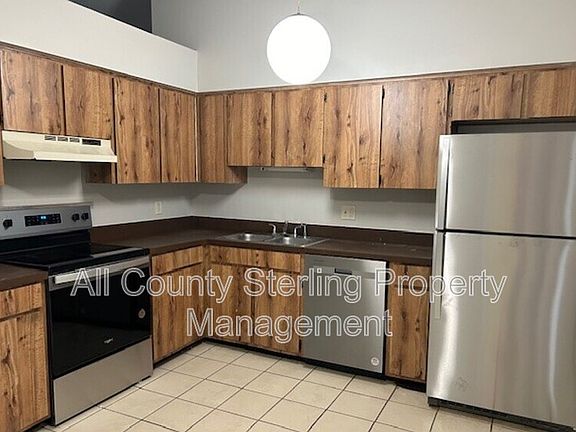 3rd image of 923 Bryan Ct