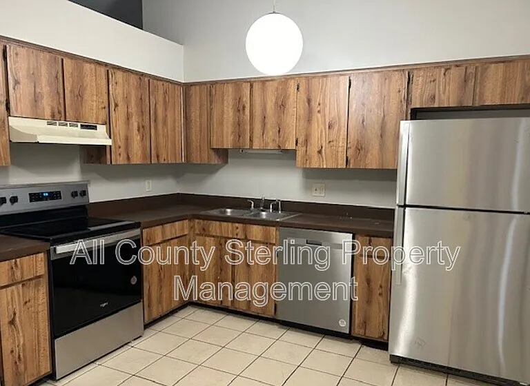 923 Bryan Ct — Photo 2