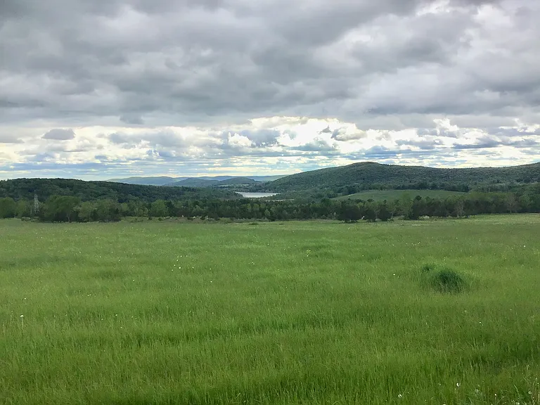 Typical view of Litchfield Hills, about 10 minute drive from the apartment.