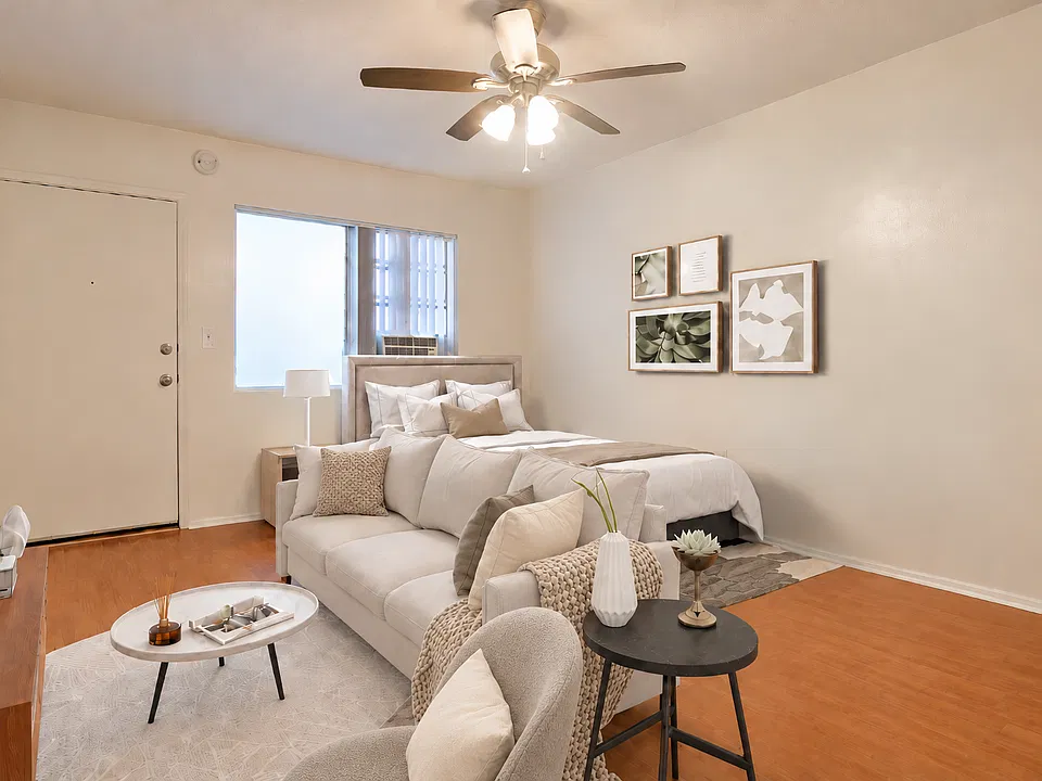 123 W Acacia Ave #11