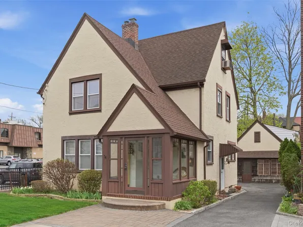 25 Iris Avenue, Floral Park, NY 11001