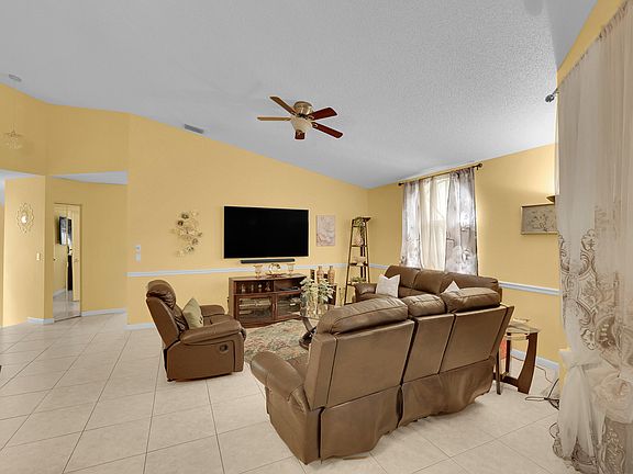 4th image of 5379 Verona Drive #H