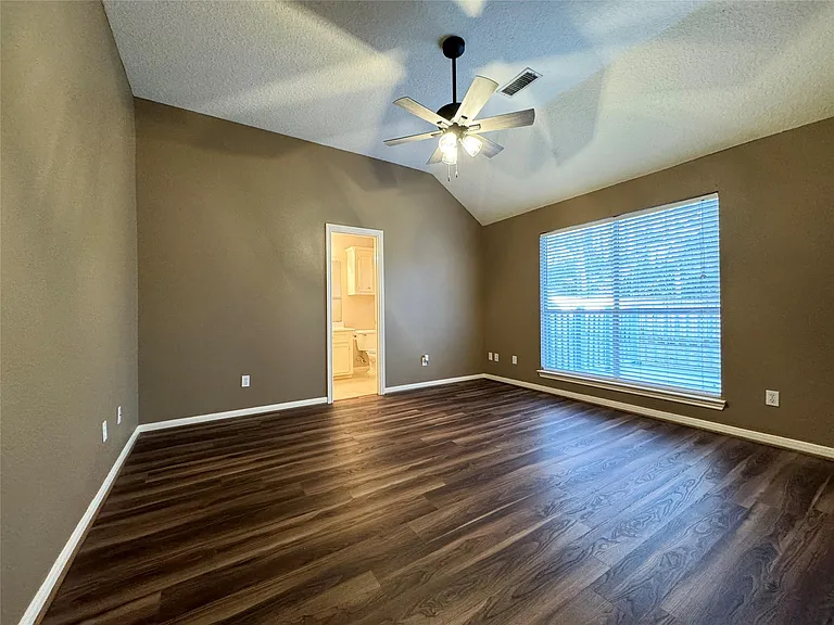 4006 Hunnington Dr — Photo 23