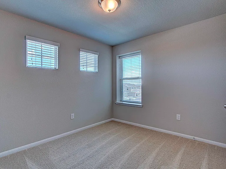10404 Hatton Ln — Photo 20
