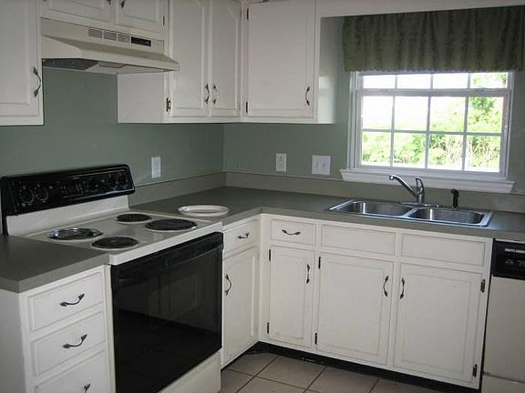 2nd image of 2953 Riverbend Dr