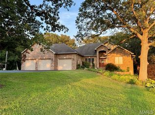 19146 Thornbrook Rd, Carlinville, IL 62626