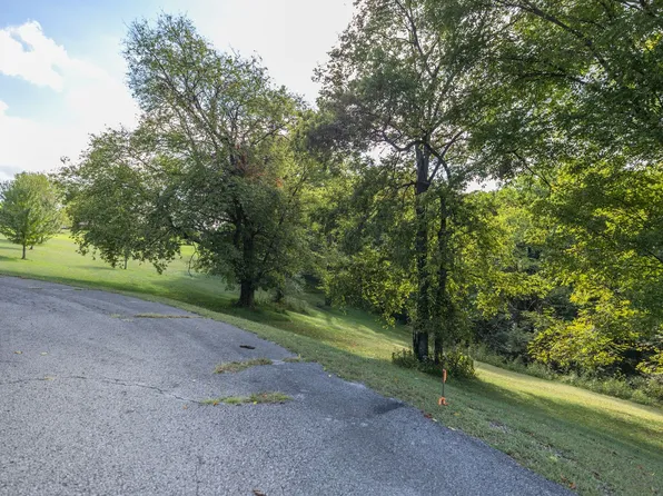 1202 Valarie Ln, Columbia, TN 38401