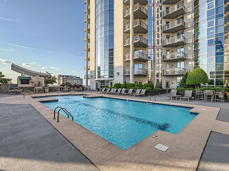 333 W Trade St #708 — Photo 32