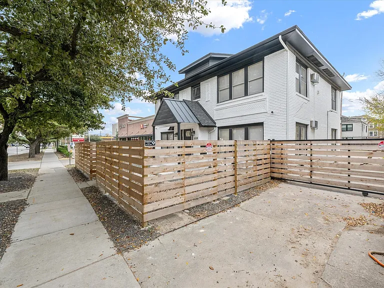 1119 Waugh Dr #4 — Photo 7